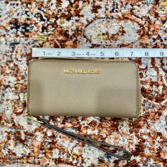 MICHAEL KORS STUDDED SELMA & WALLET COMBO - Picture 9 of 12